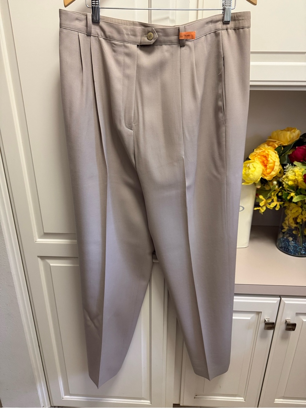 100% Pure Women's Pleated Trousers in Light Taupe